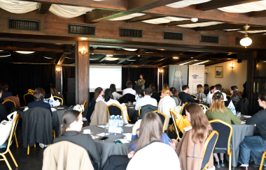 სების თანამშრომლების საინფორმაციო შეხვედრა სტუდენტებთან